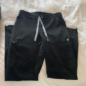 FIGS women’s black yola scrub pants